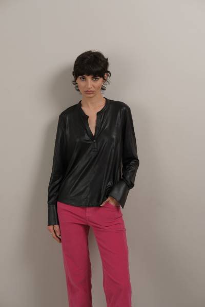 Blouse noire en jersey cuir nouvelle collection automne-hiver 24/25 